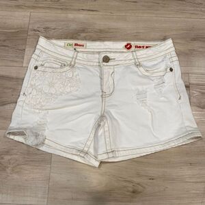 Hot Kiss White Distressed Denim Shorts Women’s Size 5 Cici Lace Detail